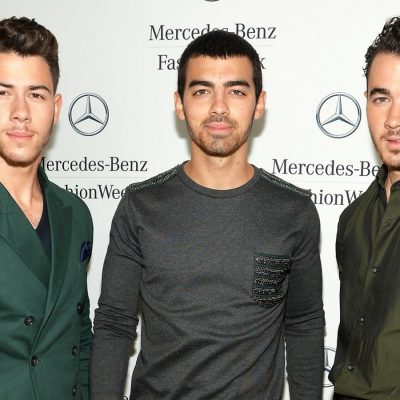 Jonas Brothers Sign Book Deal With Macmillan