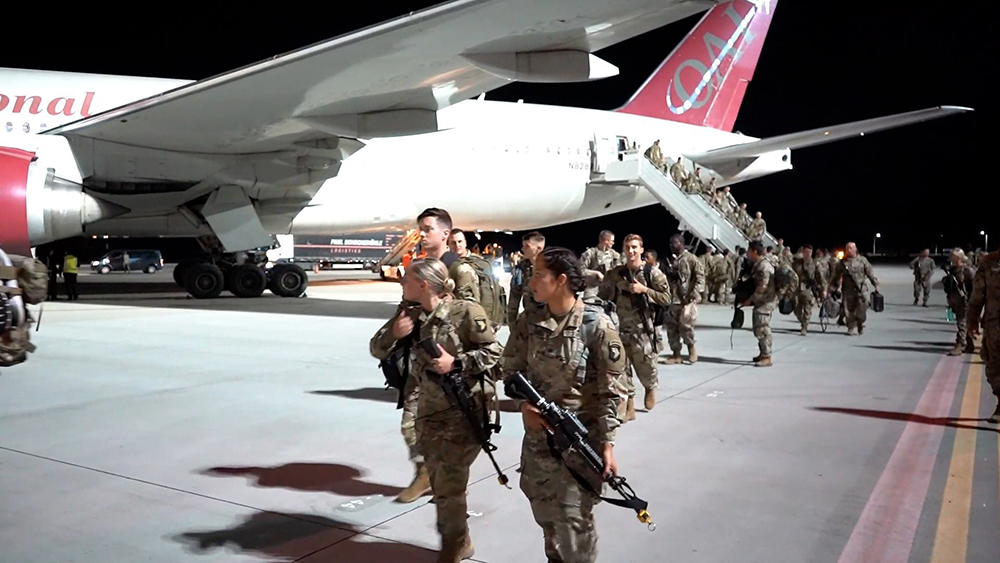 Elements of the 101st Airborne Division (Air Assault) arrive at Mihail Kogălniceanu, Romania, June 26-28, 2022. © U.S. Army Sgt. 1st Class Jacob Connor