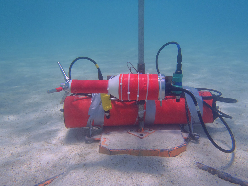 Deploying heavy instruments. One Tree Island. © University of Sydney