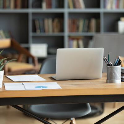 Launching a Business This Summer? 8 Essentials You Need to Create a Stellar Office Space