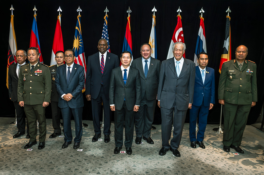 Secretary of Defense Lloyd J. Austin III hosts a meeting with defense leaders of the Association of Southeast Asian Nations at the International Institute for Strategic Studies 21st Shangri-La Dialogue in Singapore, June 2, 2024. © Chad J. McNeeley, DOD