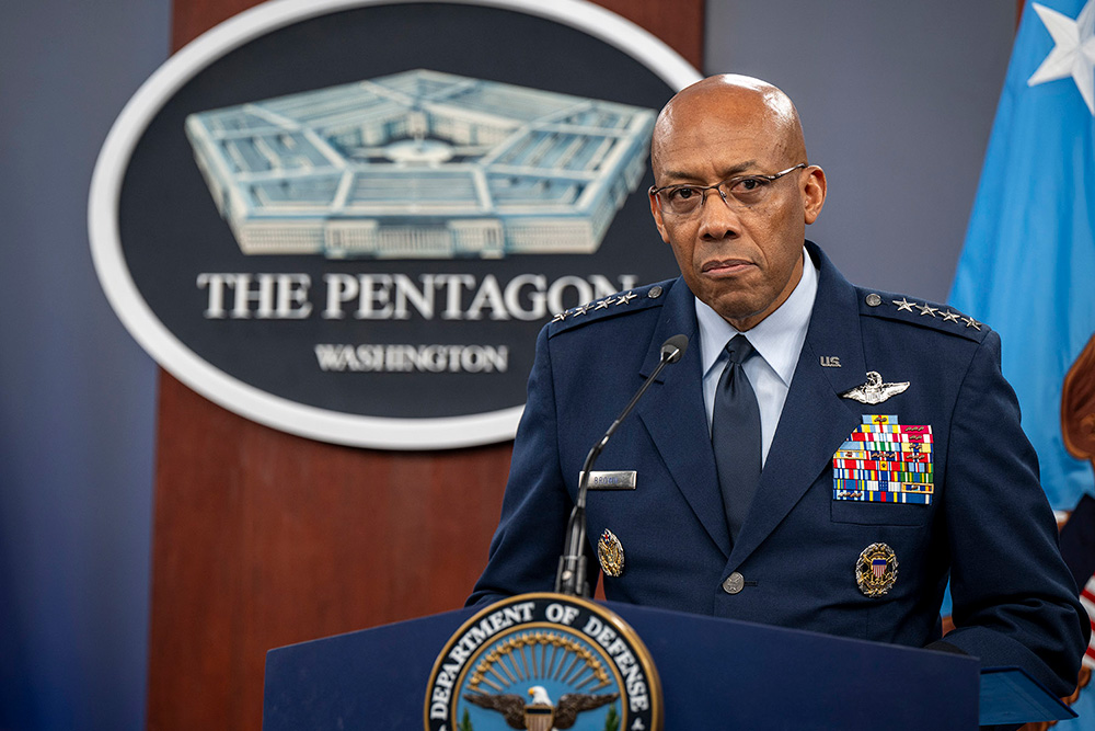 Air Force Gen. Charles Q. Brown Jr., chairman, Joint Chiefs of Staff, speaks to members of the Pentagon Press Corps during a press briefing hosted with Secretary of Defense Lloyd J. Austin III in Washington, D.C., July 25, 2024. © Air Force Tech. Sgt. Jack Sanders, DOD