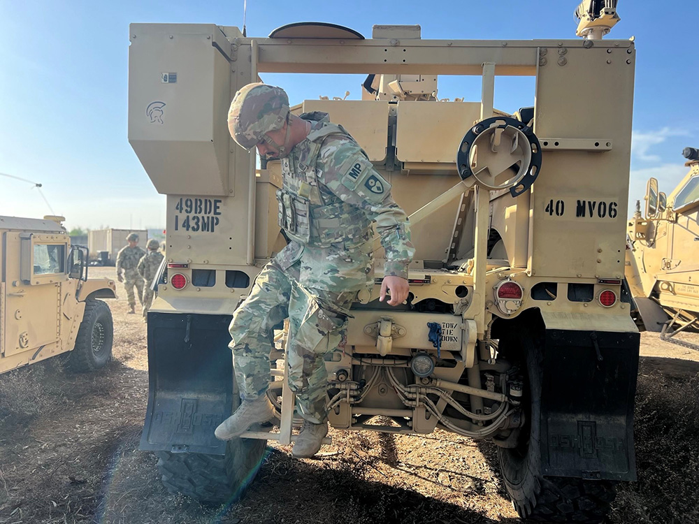 Airmen assigned to the 129th Rescue Wing, California Air National Guard, at Moffett Air National Guard Base, Calif., prepare an HH-60G Pave Hawk helicopter to help battle the Palisades Fire, Jan. 9, 2025. © Army Master Sgt. Ray Aquino, National Guard