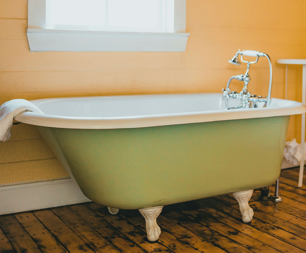 Eco-Efficient Bathtub Refinishing: Artem Tugbaev’s Method for New York Housing