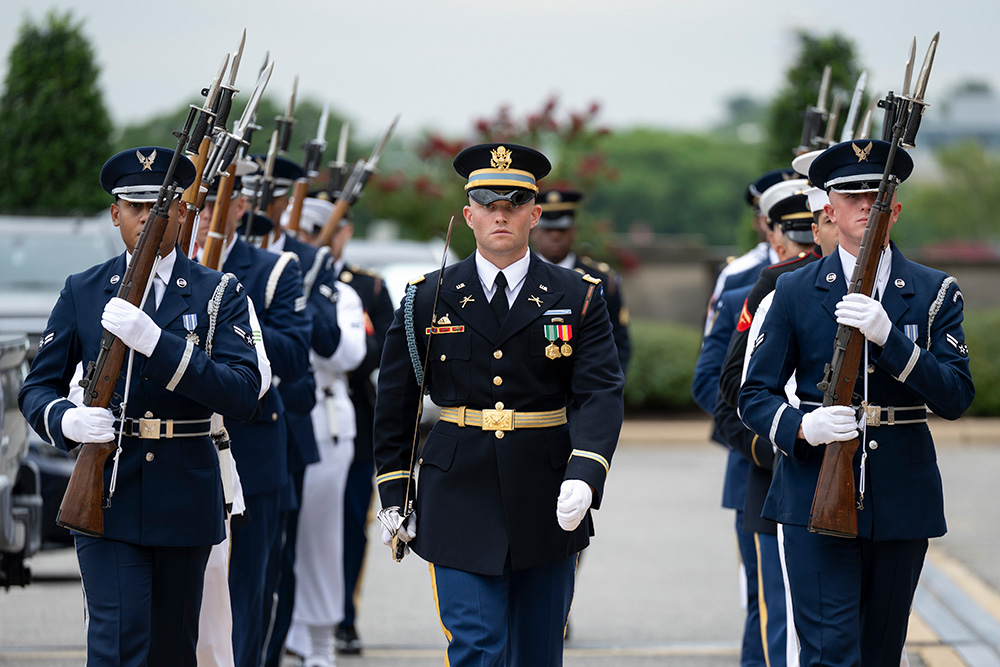 Honor guardsmen march in formation prior to a bilateral meeting between Defense Secretary Pete Hegseth and Philippine President Ferdinand Marcos Jr. at the Pentagon, July 21, 2025. © Navy Petty Officer 1st Class Alexander Kubitza